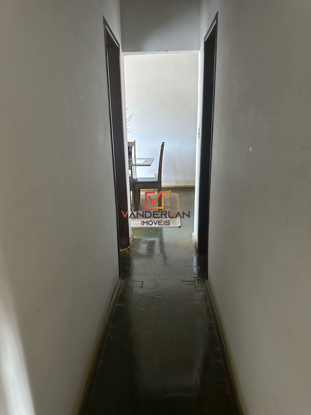 Apartamento três quartos no centro de Pedro Leopoldo - Vanderlan Imóveis