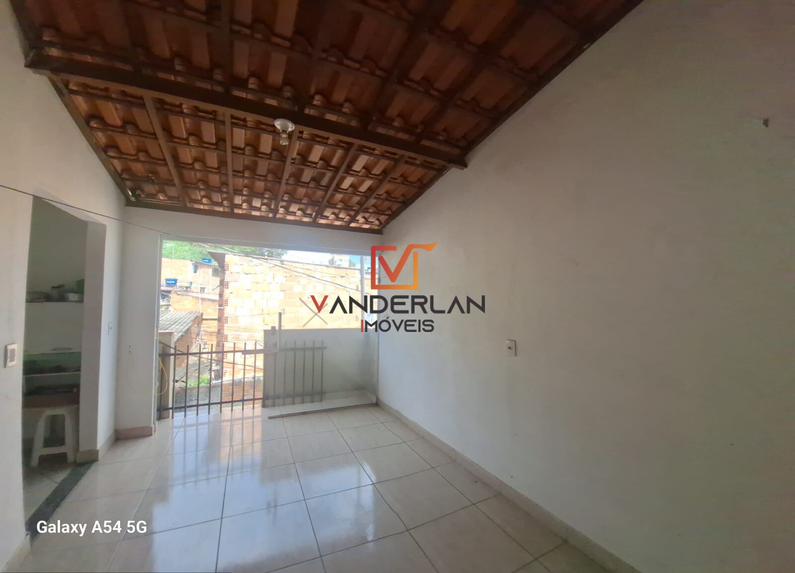 Duas casas pelo preço de uma - Vanderlan Imóveis