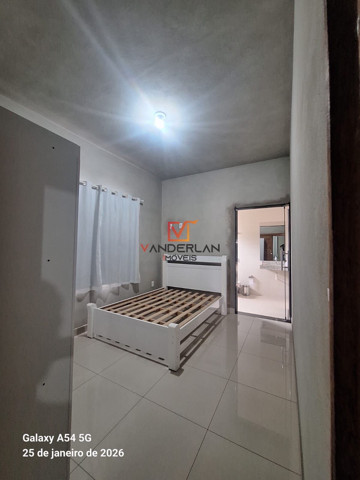 Linda Casa Estilo Colonial - Vanderlan Imóveis