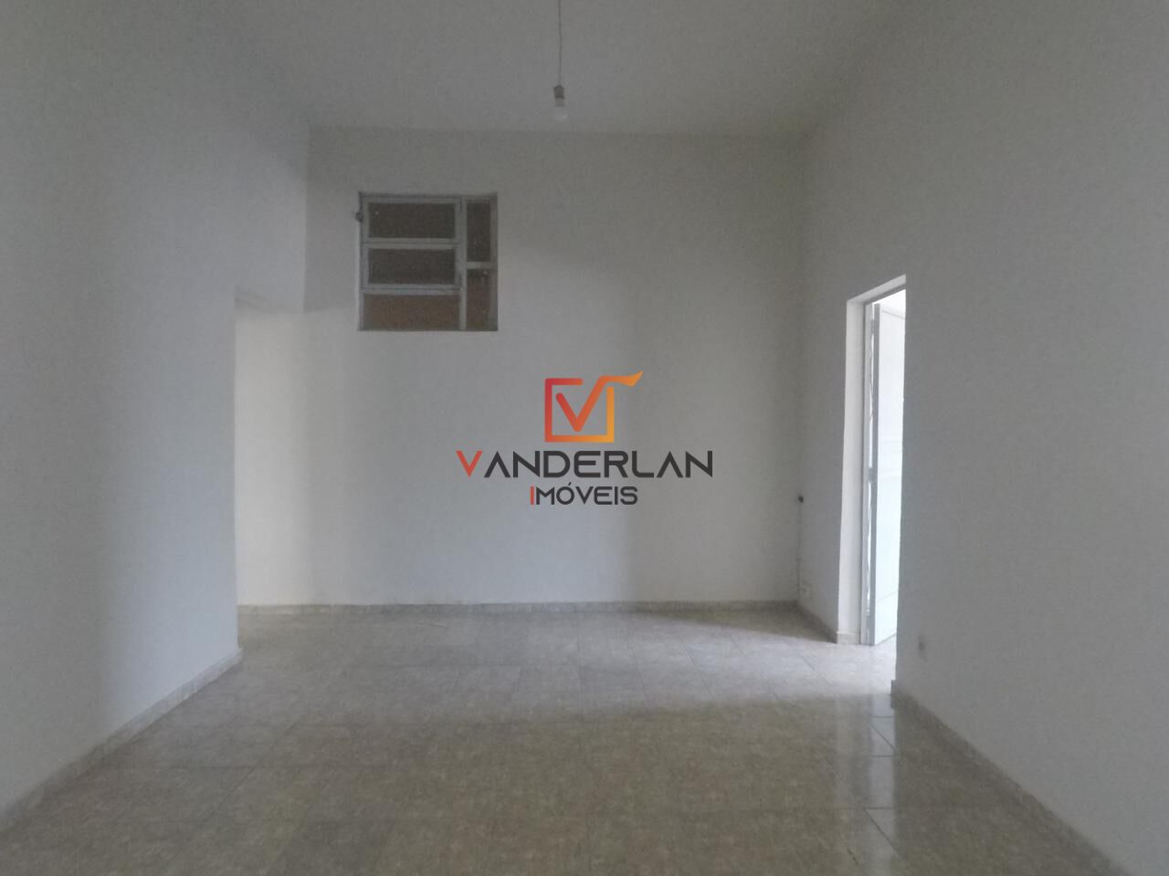 Casa no centro de Pedro Leopoldo - Vanderlan Imóveis