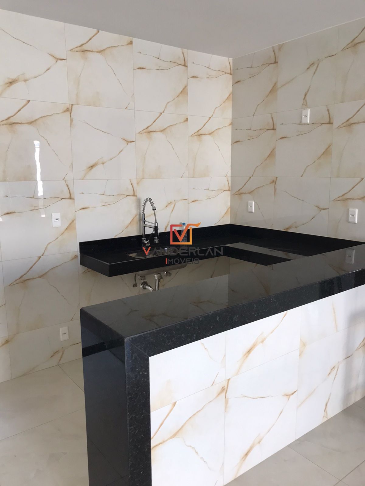 Casa Três quartos - Vanderlan Imóveis