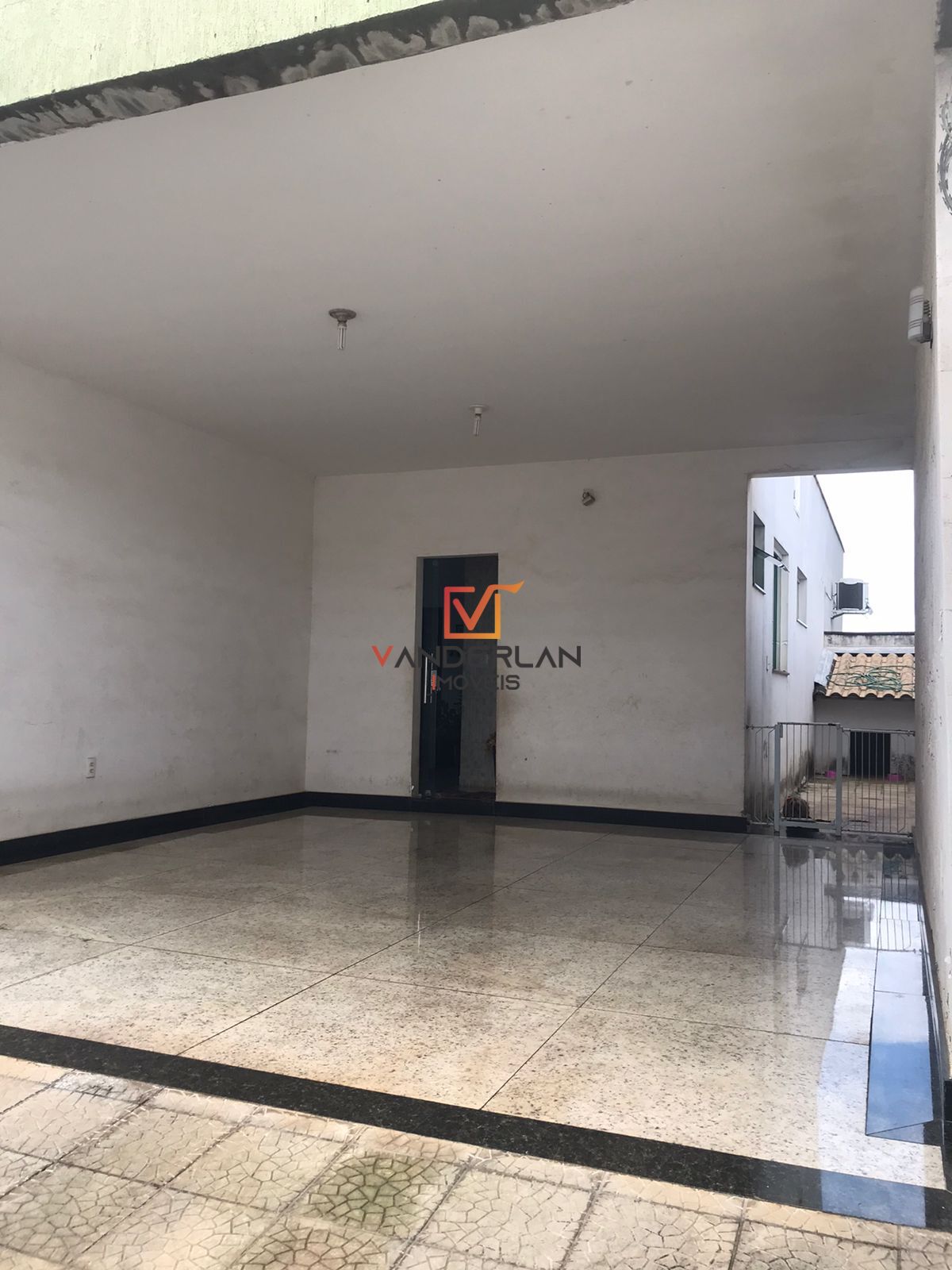 Linda casa com quatro quartos e área gourmet - Vanderlan Imóveis