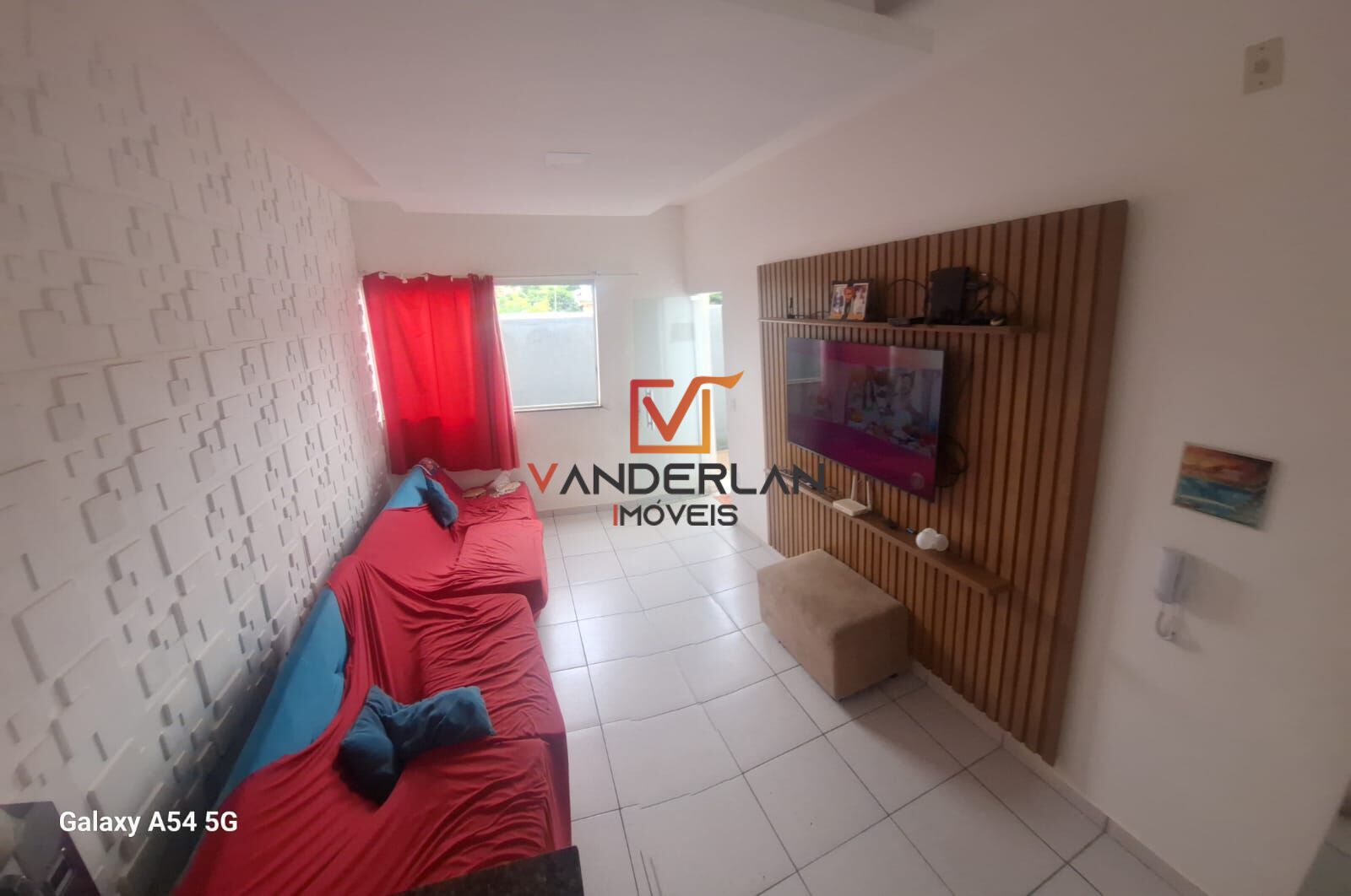 Casa dois quartos com área privativa - Vanderlan Imóveis