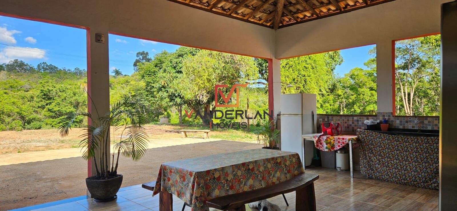 Sítio com água nos fundos - Vanderlan Imóveis