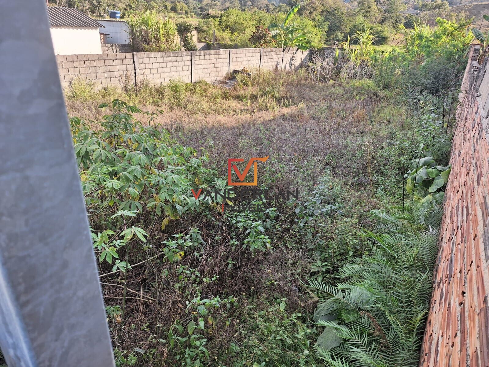 Lote murado com portão,  pronto para construir - Vanderlan Imóveis