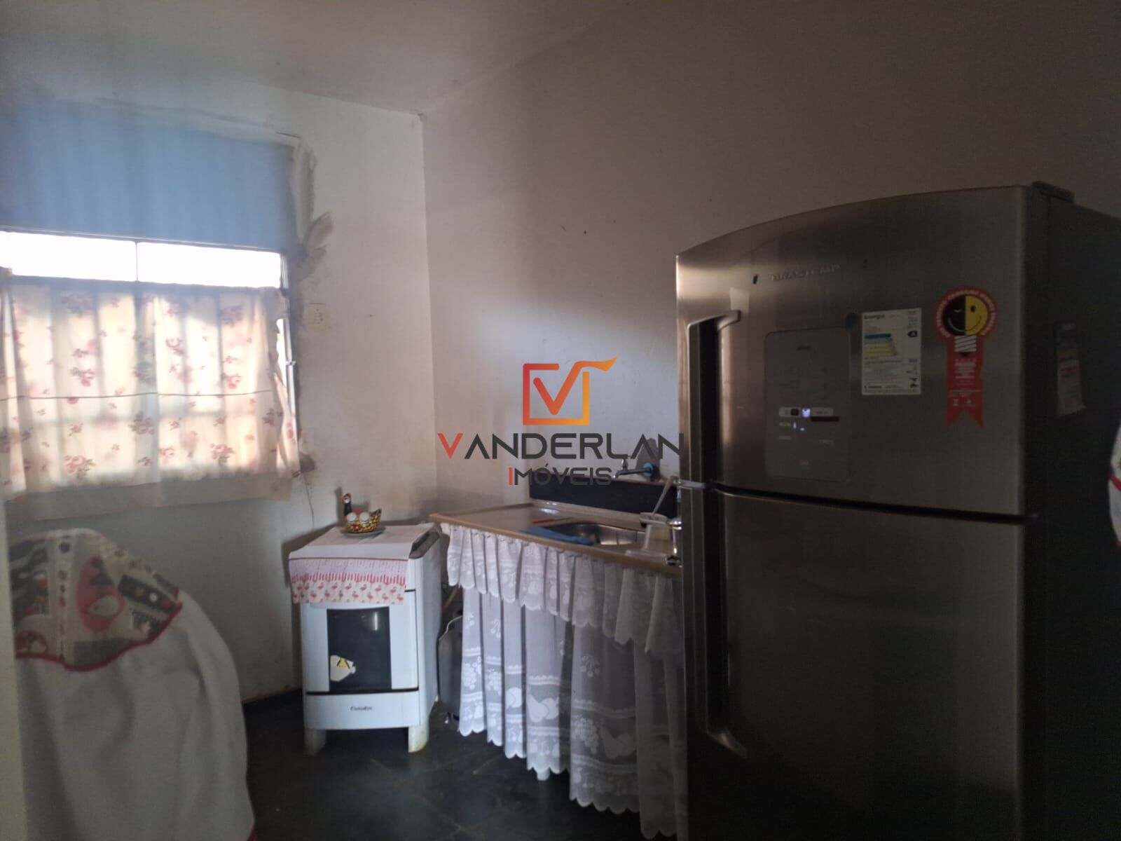 Casa dois quartos com quintal - Vanderlan Imóveis