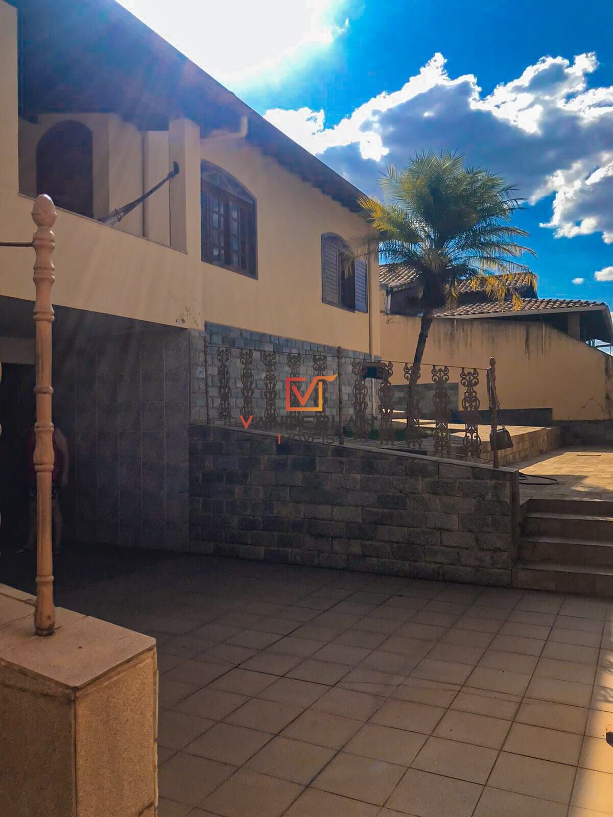 Maravilhosa casa três quartos com quintal - Vanderlan Imóveis