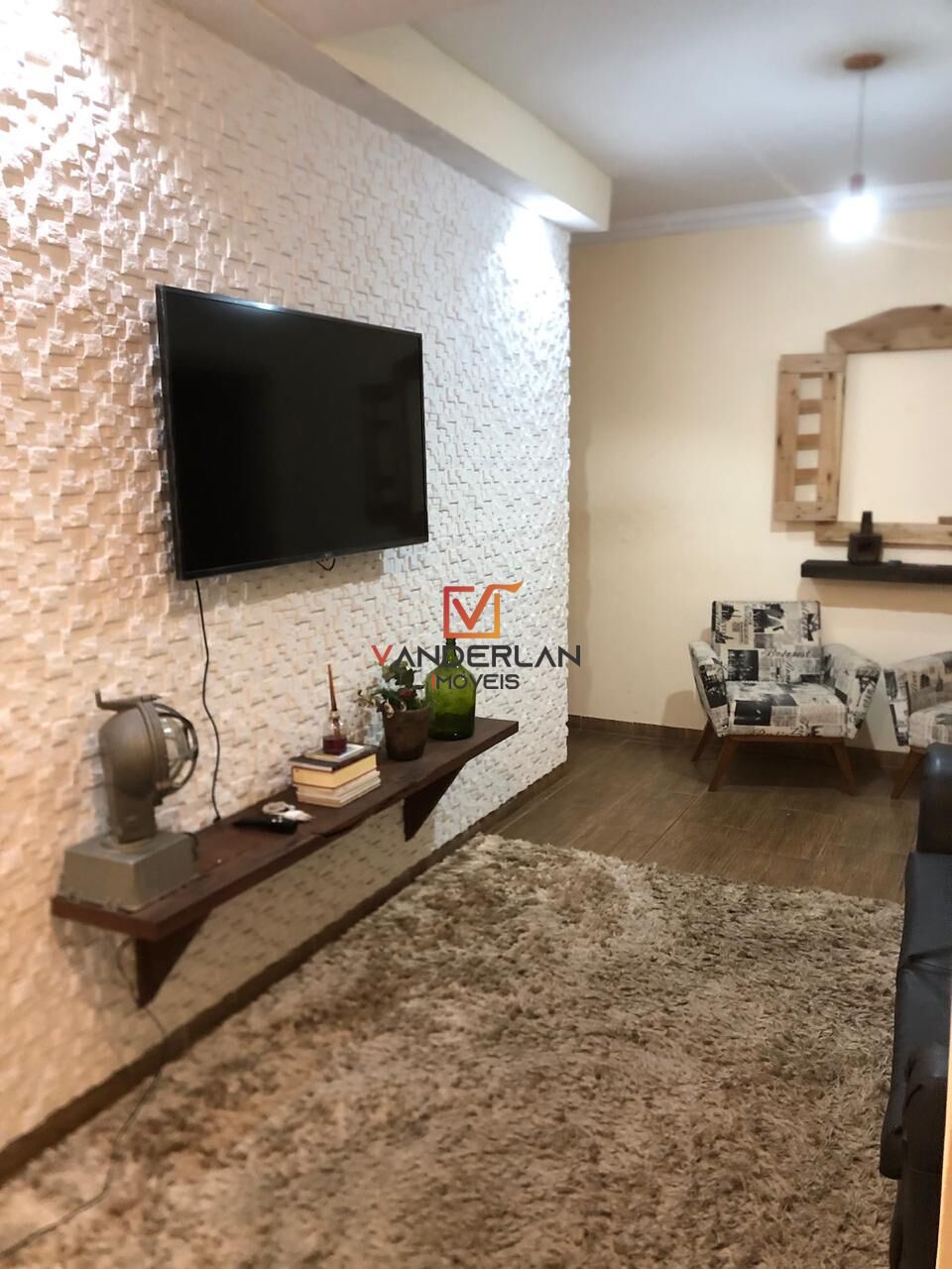 Casa três quartos com área gourmet - Vanderlan Imóveis