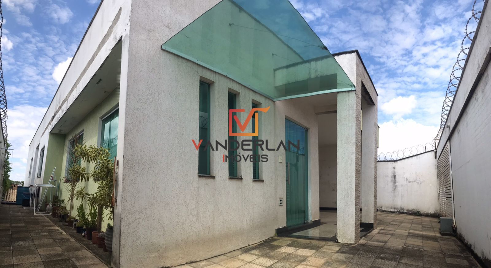 Casa à venda com 4 quartos - Felipe Claudio de Sales,Pedro Leopoldo