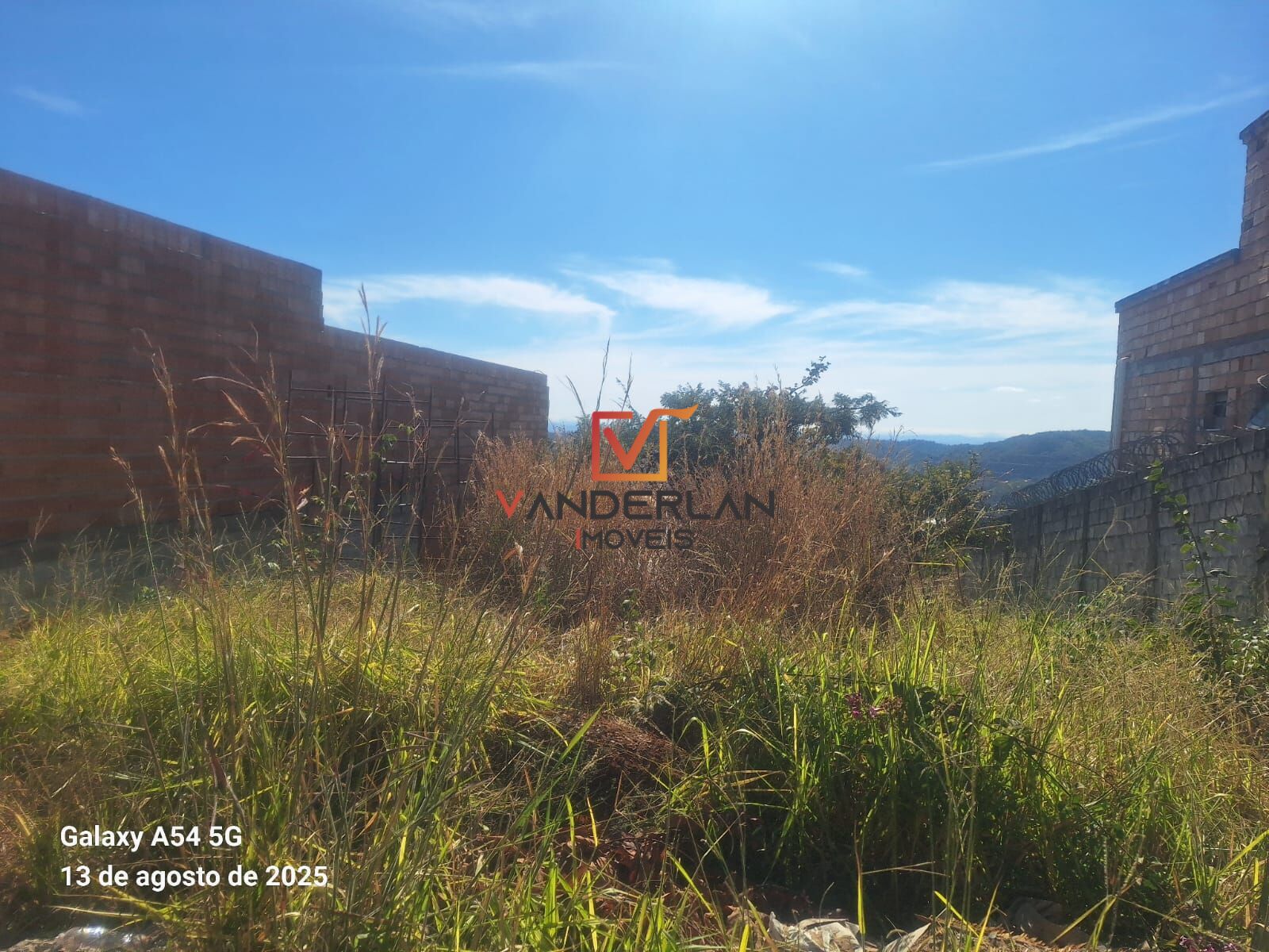 Excelente Lote - Vanderlan Imóveis