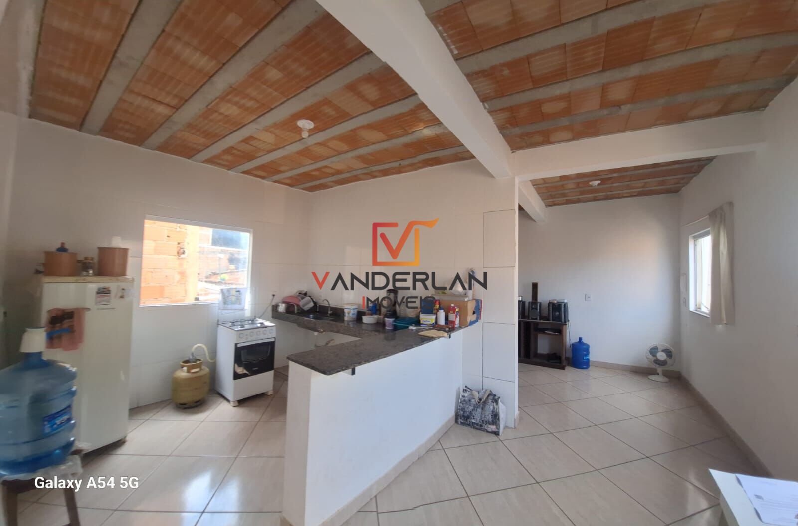 Duas casas pelo preço de uma - Vanderlan Imóveis