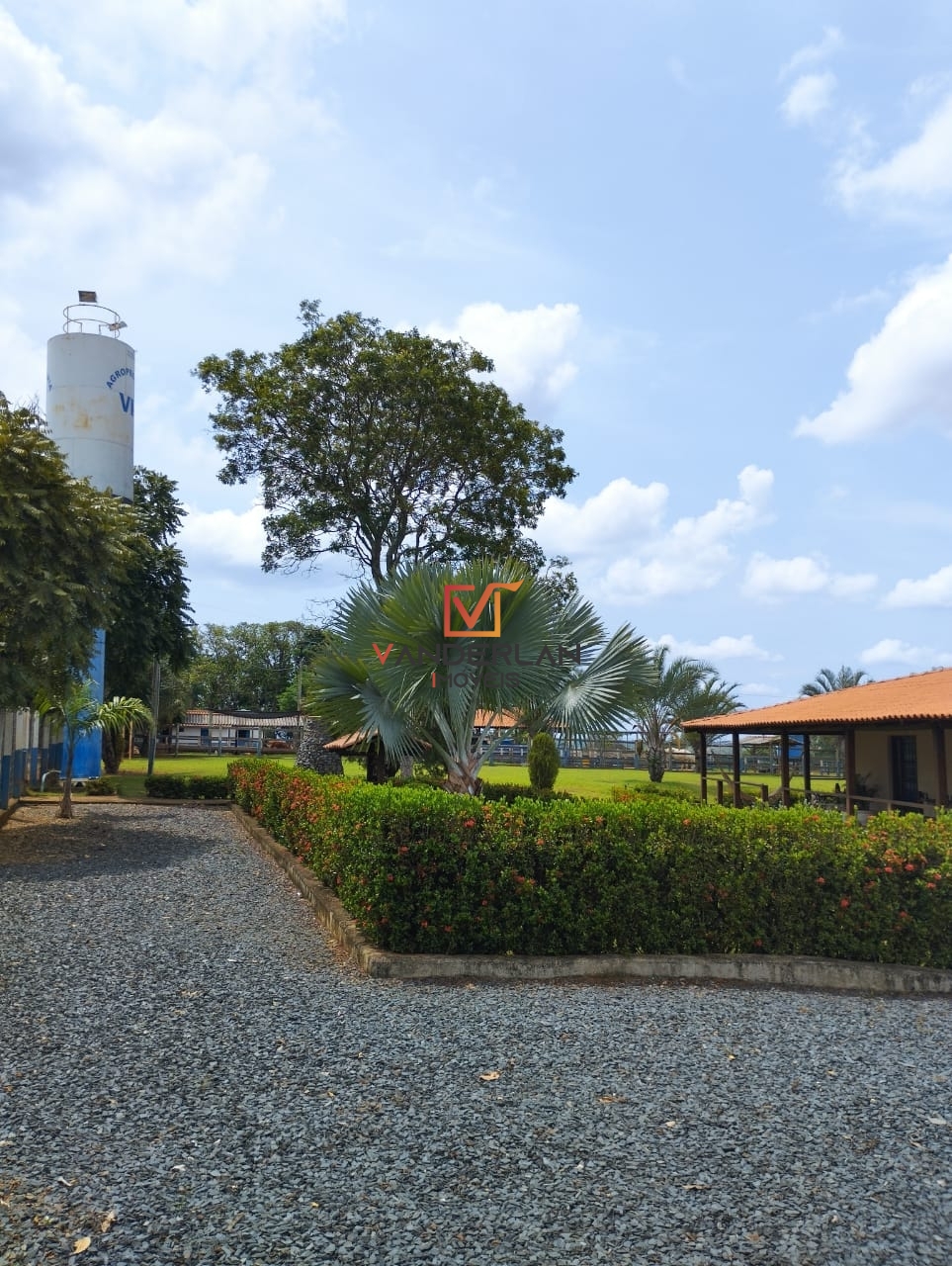 Maravilhosa fazenda - Vanderlan Imóveis