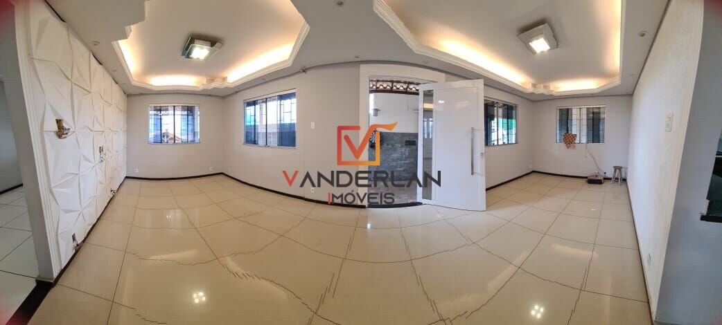 Casa de três quartos com quintal - Vanderlan Imóveis