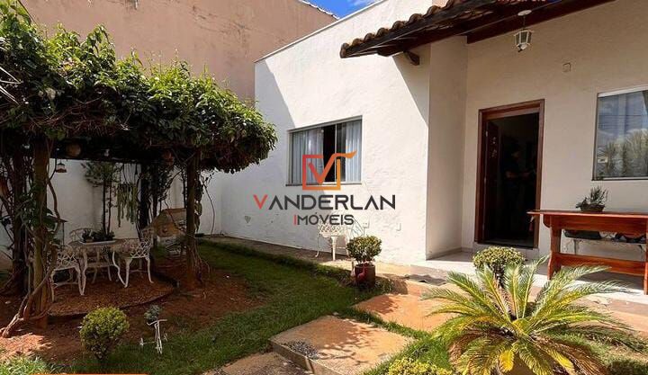 Casa à venda com 3 quartos - Felipe Claudio de Sales,Pedro Leopoldo