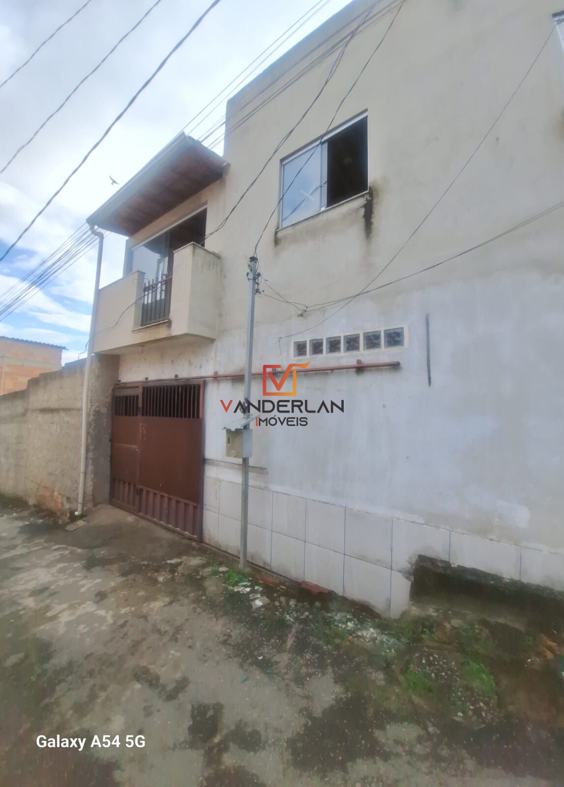 Duas casas pelo preço de uma - Vanderlan Imóveis