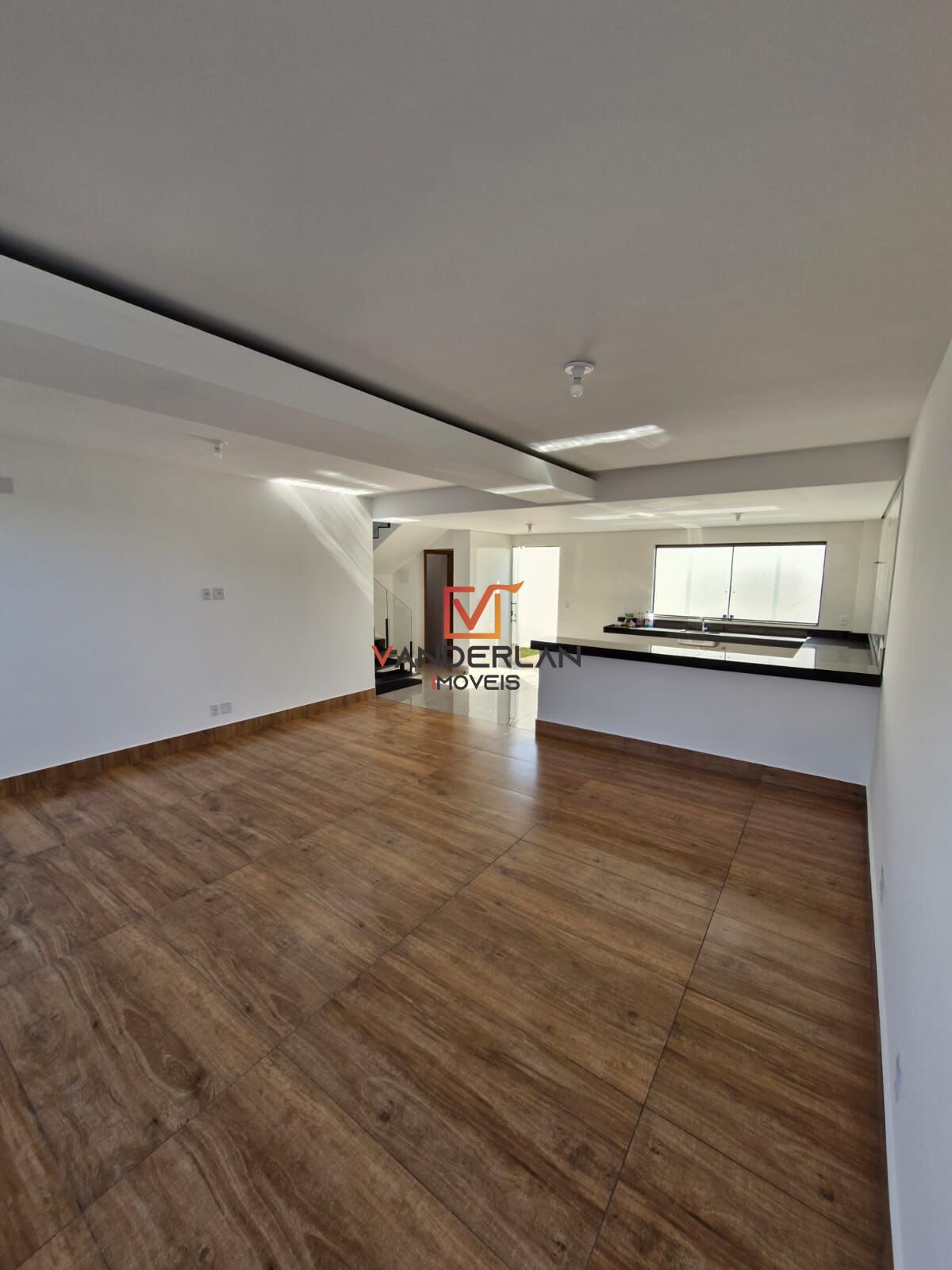 Casa três quartos - Vanderlan Imóveis